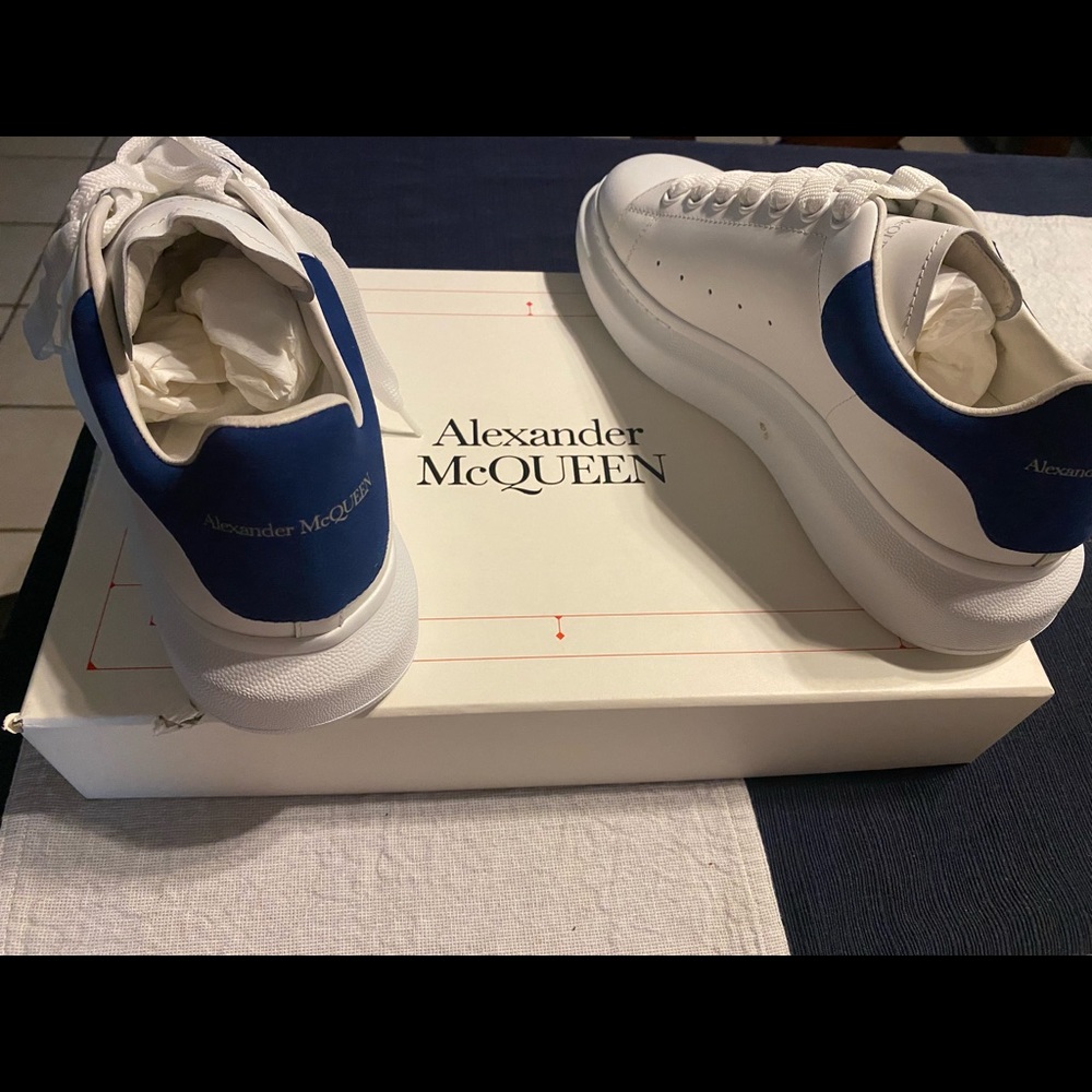 BRAND NEW NEVER WORN ALEXANDER MCQUEEN